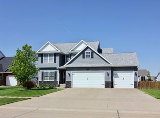 904 Sawgrass Ct, Eldridge, IA 52748