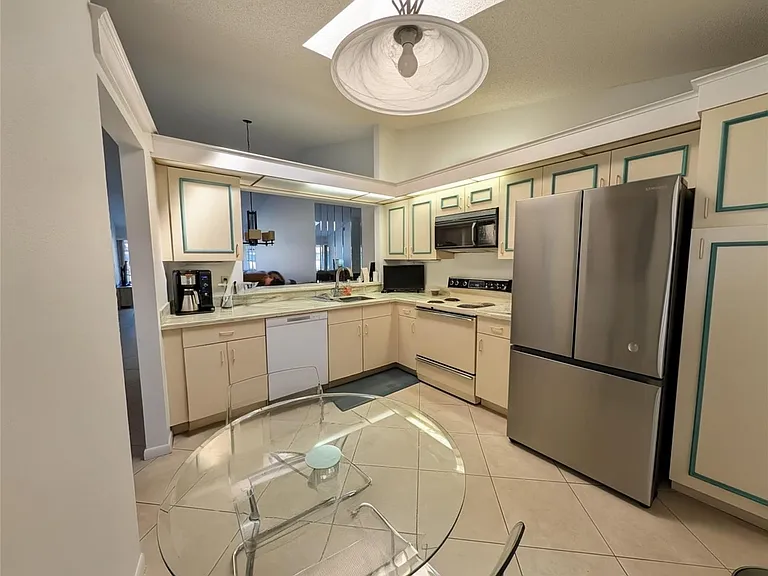5895 Autumn Lake Ln #A — Photo 7