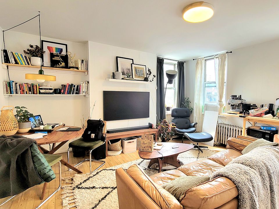 1st image of 131 Manhattan Ave #2