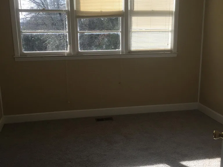 963 Laurel Ave — Photo 7