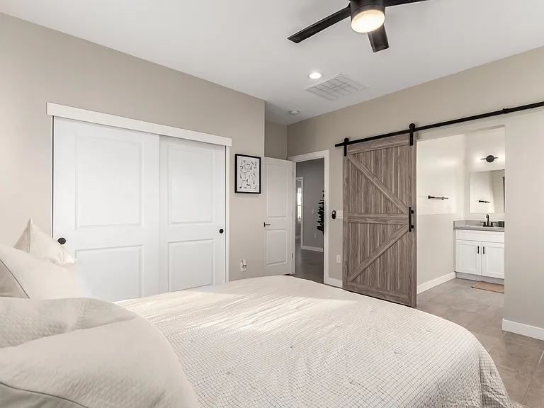 1908 W Lawrence Rd #2 — Photo 11