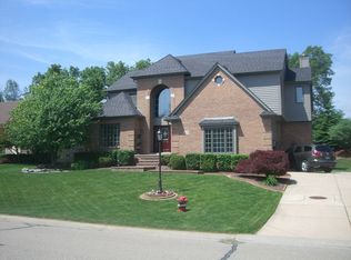 3846 Greenwood Dr, Rochester Hills, MI 48309