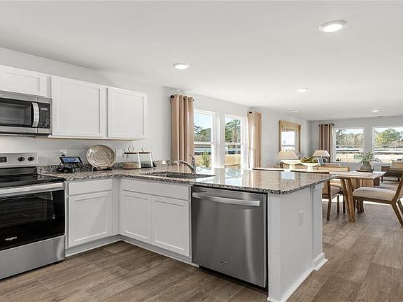 4th image of 110 Gardens Dr