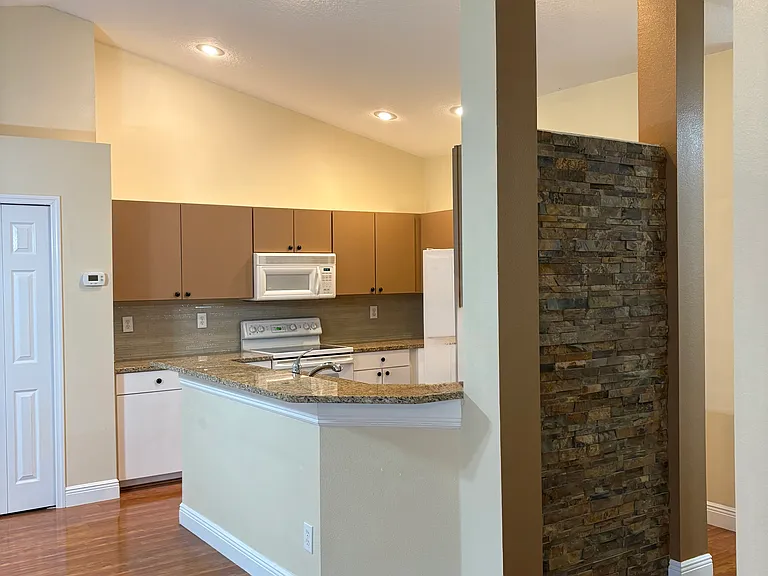 6302 Sturbridge Ct — Photo 5