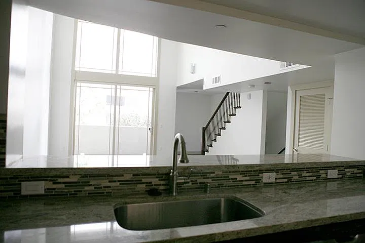 3 bed, 3.5 bath, 1889 sqft, $5,295 — Photo 4
