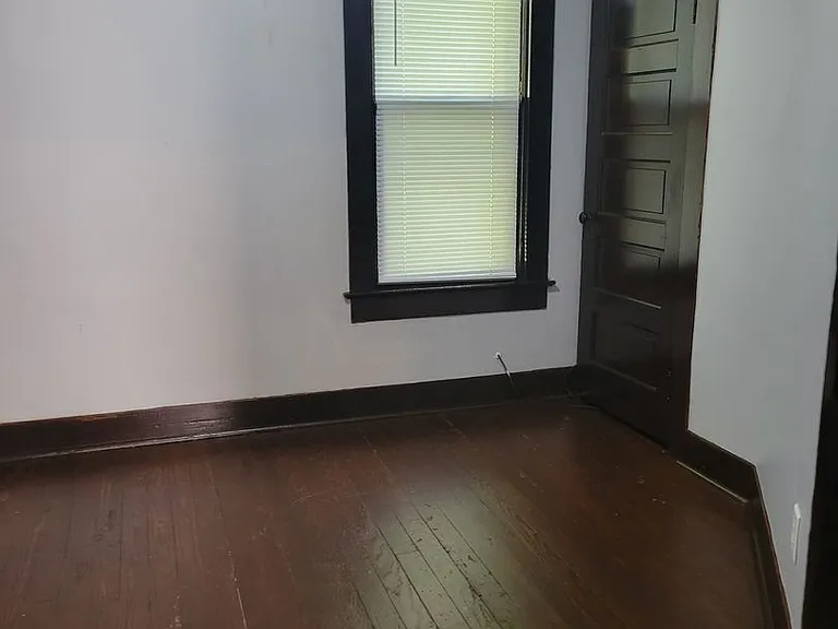 438 E Creighton Ave — Photo 6