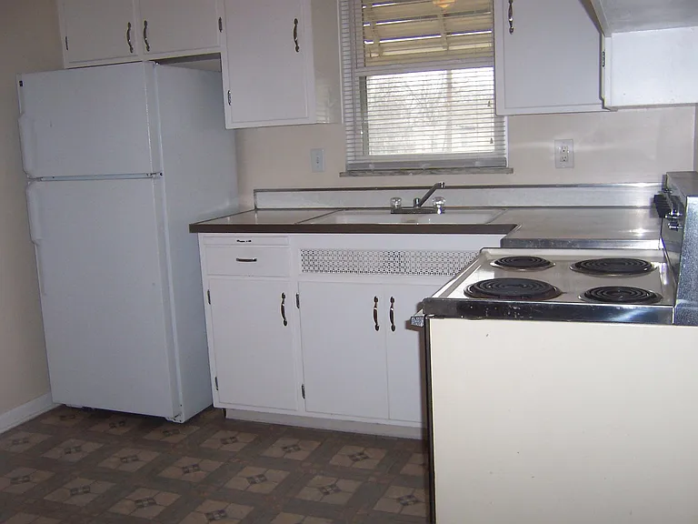 15614 Clifton Blvd — Photo 2