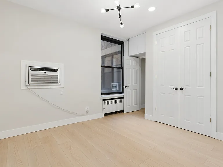 112 W 72nd St #8D — Photo 4