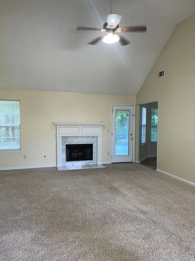 Spacious 3 Bed/2 Bath Ranch in on Quiet Well Kept Street!! — Photo 3