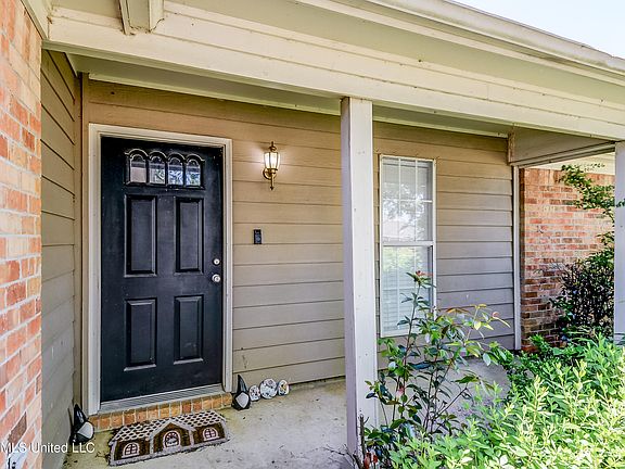 2nd image of 1105 Parkview Cir S