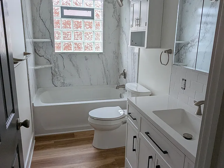 574 E Paige Ave — Photo 4