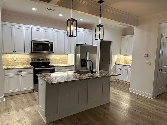4th image of 134 Brownstone Dr
