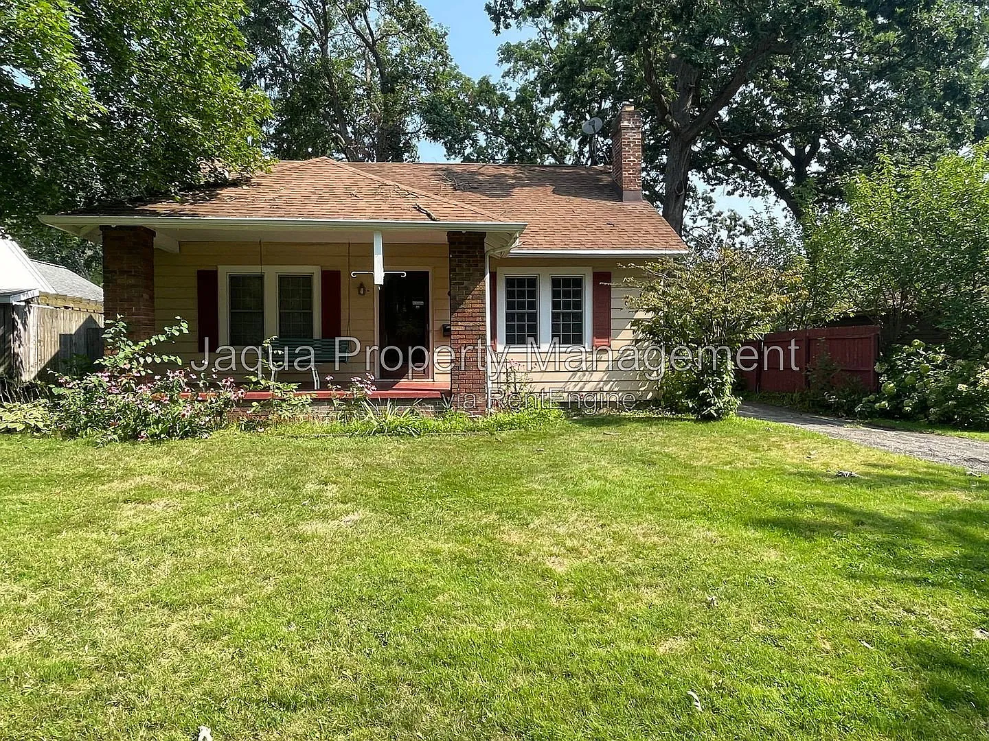 4 bed, 1.5 bath, 1850 sqft, $1,750 — Photo 2