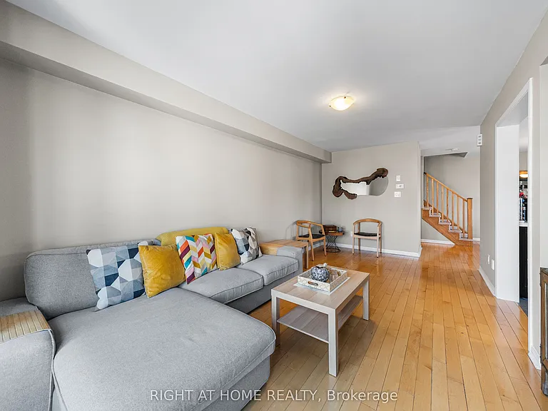 291 Woodley Cres — Photo 10