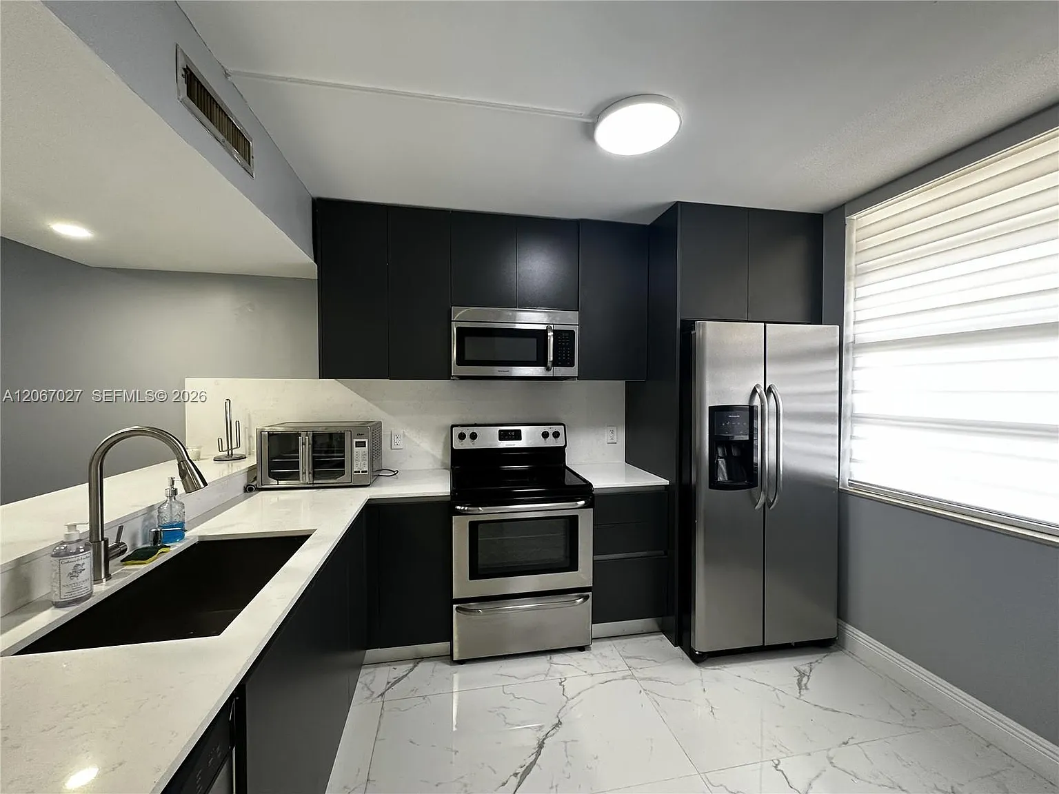 Condo 19 Of Whitehall Con — Photo 2