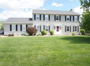 W145N6590 Cedar Ridge Ln, Menomonee Falls, WI 53051