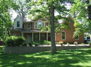 27W537 Manchester Rd, Winfield, IL 60190