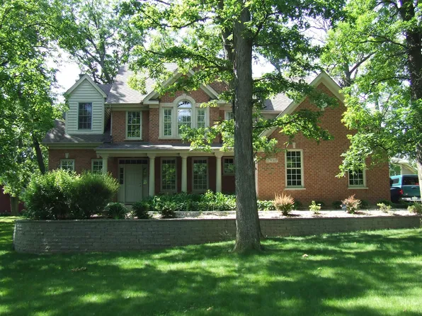 27W537 Manchester Rd, Winfield, IL 60190