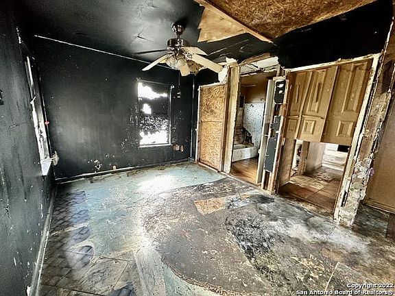 4th image of 302 W Formosa Blvd