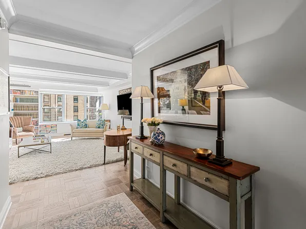 2 Fifth Avenue image 1 of 24