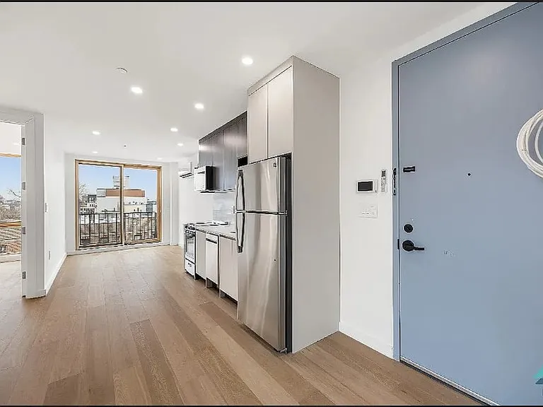 3216 Glenwood Rd #3C — Photo 2