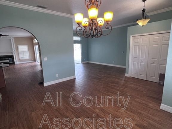 3rd image of 3013 Regal Oaks Blvd