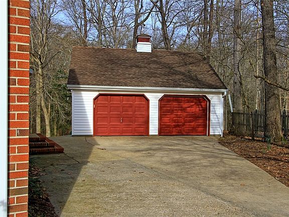 2nd image of 105 Braddock Rd