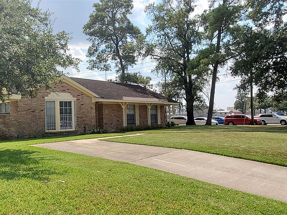 2nd image of 13902 Woodforest Blvd