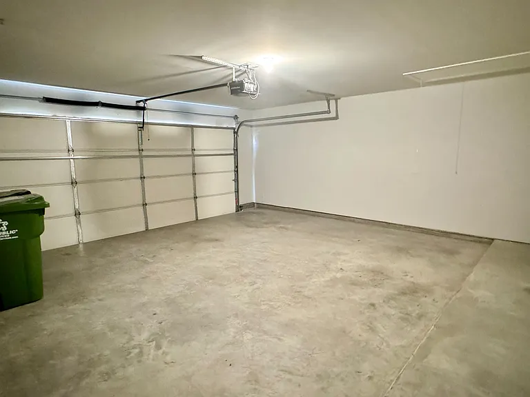 447 Prairie View Dr — Photo 31