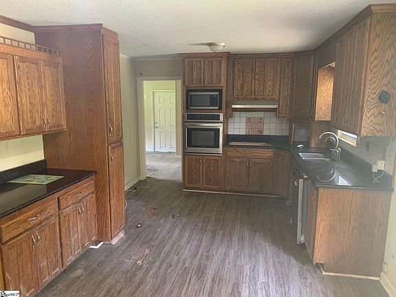4th image of 200 Windsor Dr