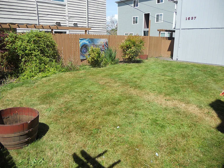 1637 Ferry St #5 — Photo 13