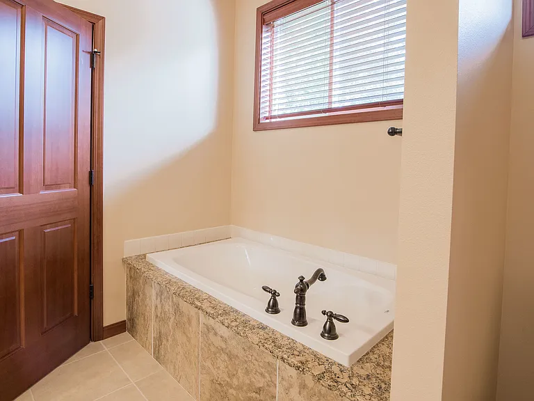 5565 Old Settler Dr — Photo 14