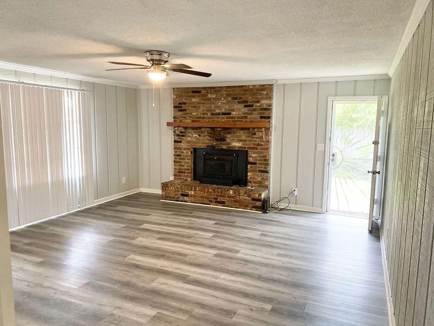 Charming 4BR/2BA Brick Home — Photo 3
