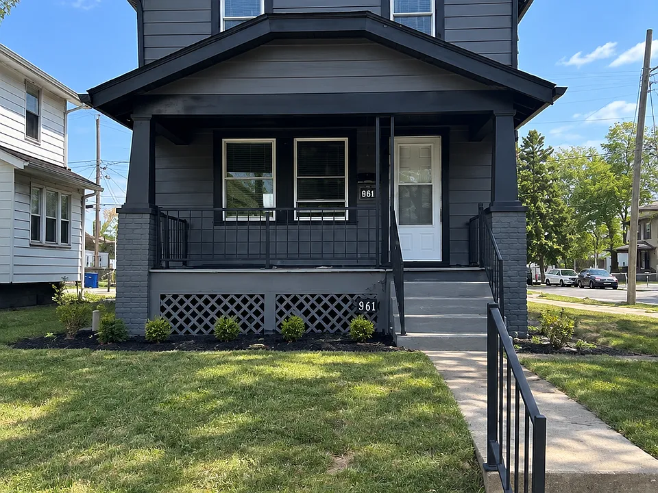 961 E 15th Ave
