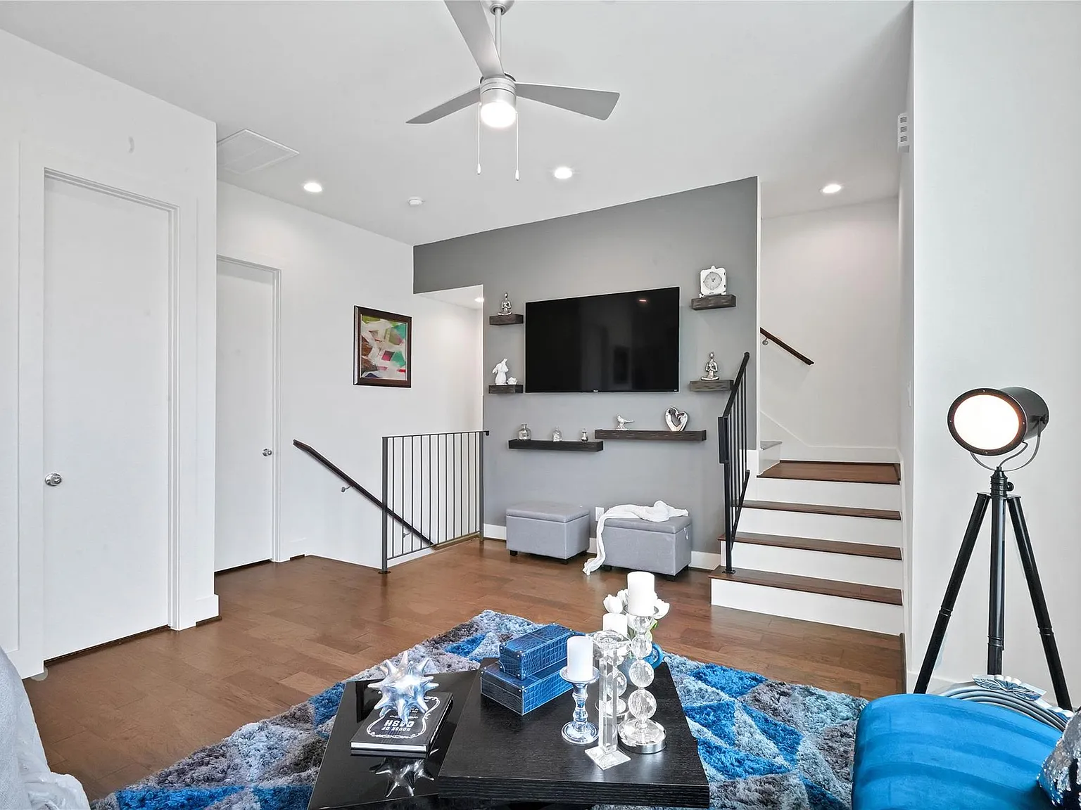 3 bed, 3.0 bath, 1861 sqft, $3,945 — Photo 4
