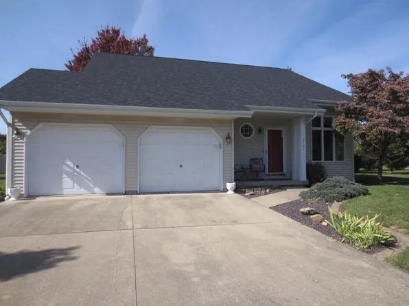 2701 Deerhaven Dr, Effingham, IL 62401