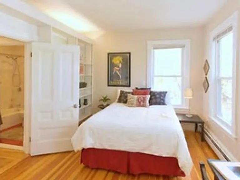 1001 Memorial Dr #1 — Photo 6