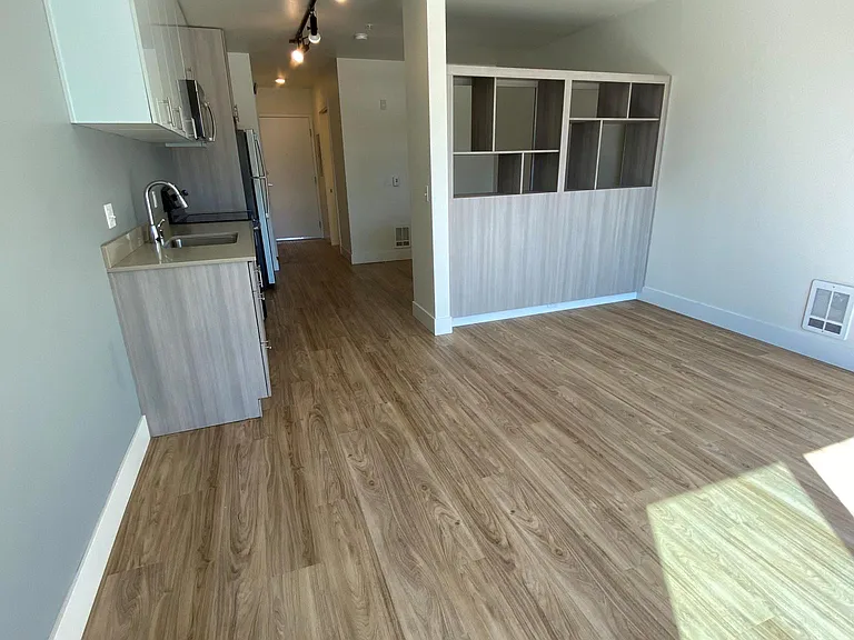 422 Summit Ave E — Photo 13