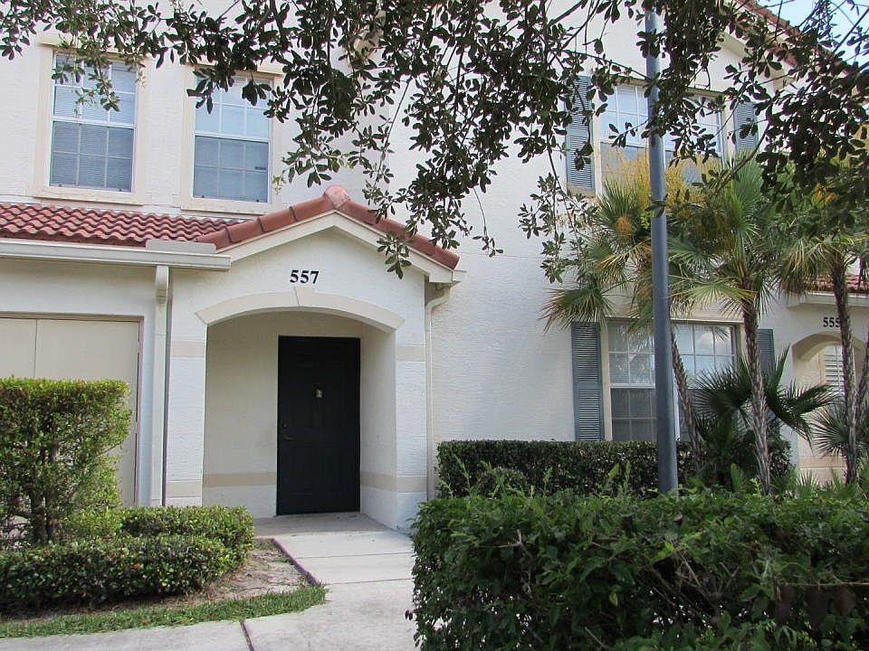 1st image of 557 SE Prescott Pl #557
