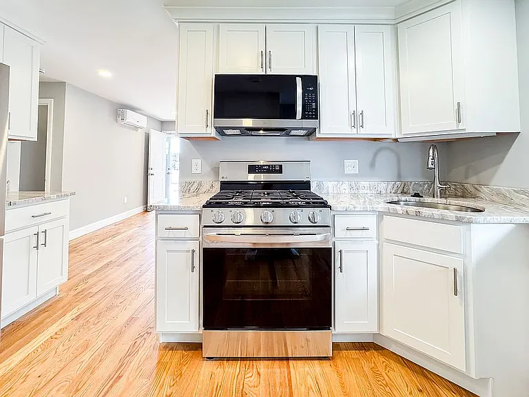 58 Chestnut St #1 — Photo 4