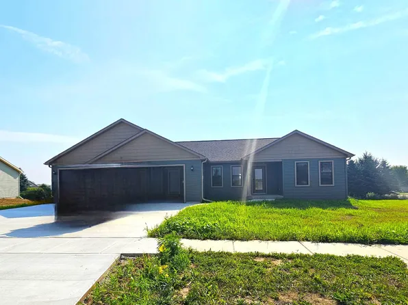 829 Karsten Dr, Horicon, WI 53032