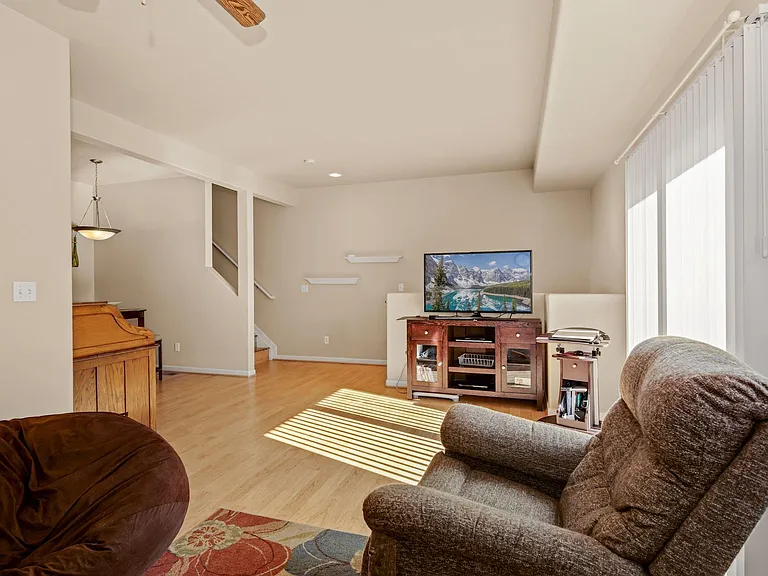 1115 Trask Hts — Photo 9