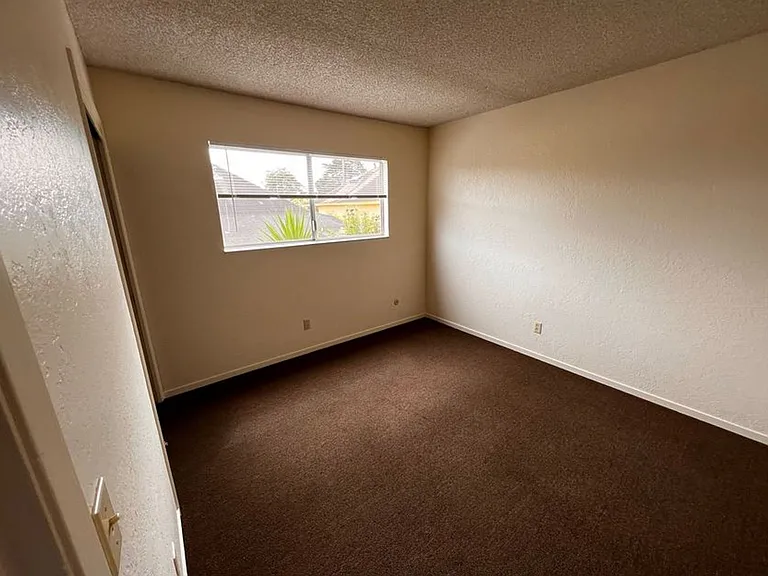 310 Spencer St — Photo 13