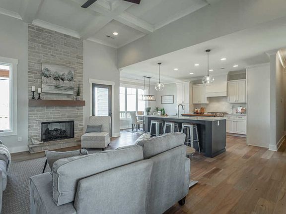2nd image of 255 Pine Lakes Dr