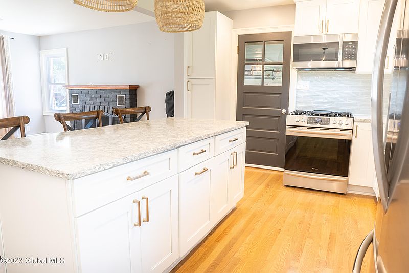 3rd image of 3 Dennis Avenue