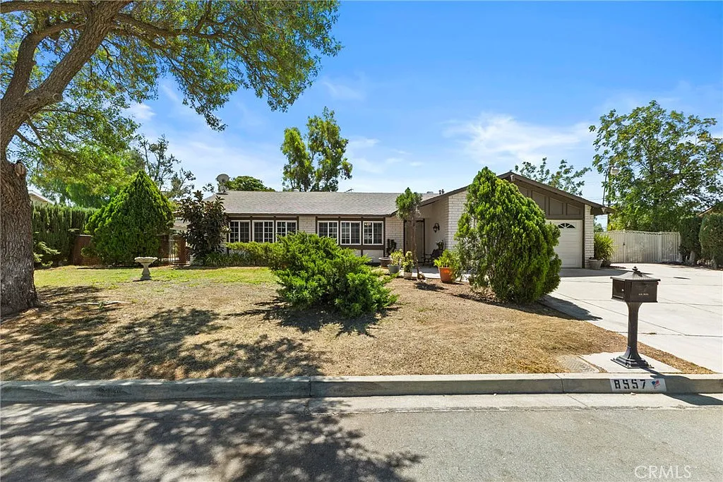 4 bed, 2013 sqft, $4,000 — Photo 2
