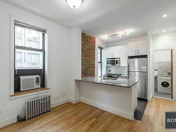 1504 Lexington Avenue 4B image 2 of 6