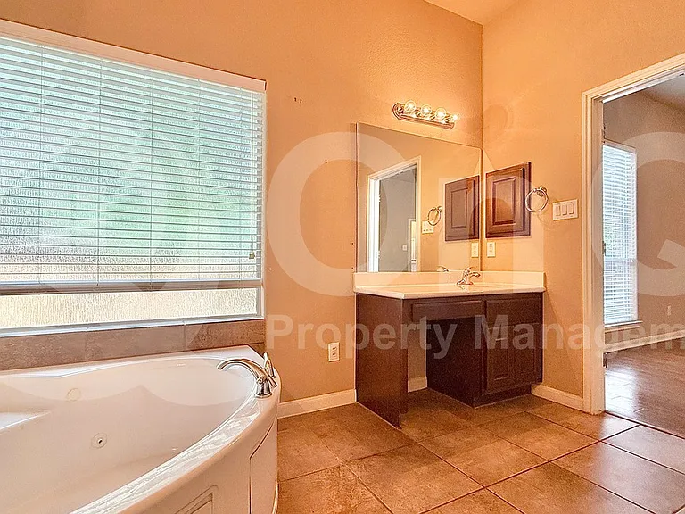1621 Liberty Oaks Blvd — Photo 17