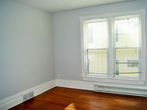 5th image of 513 Humboldt Ave Unit 2