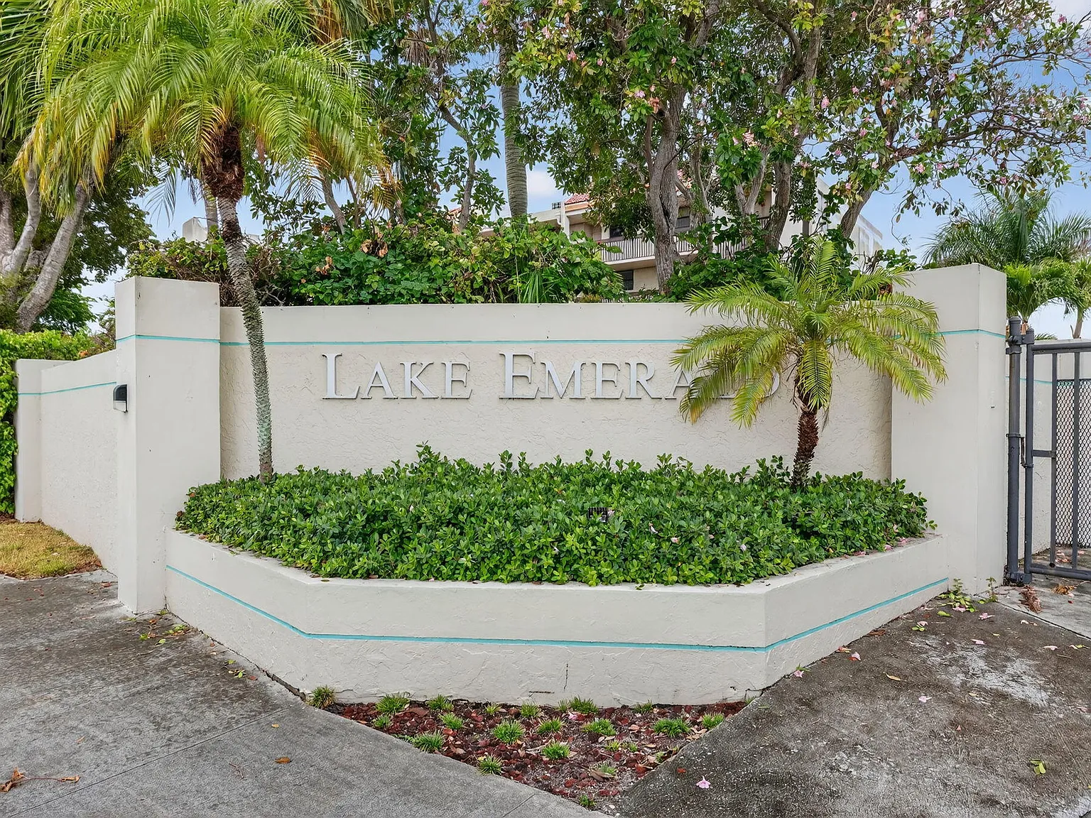 2 bed, 2.0 bath, 920 sqft, $2,350 — Photo 3